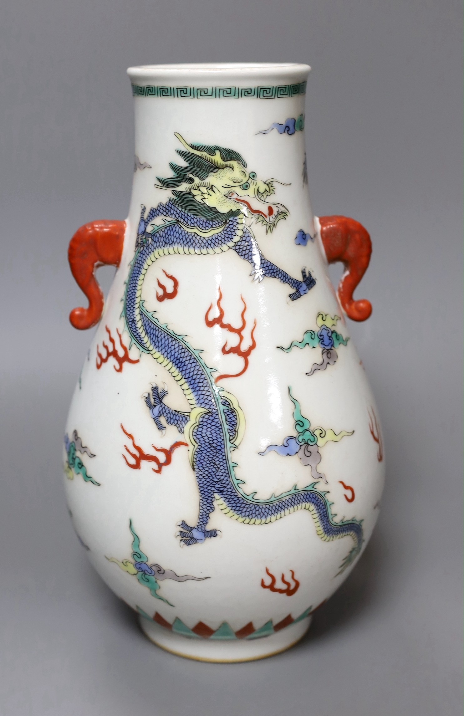 A Chinese famille verte two-handled dragon vase, 26cm tall